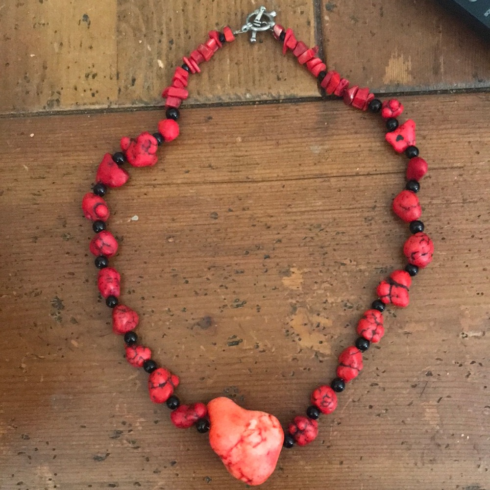 Statement necklace in red turquoise